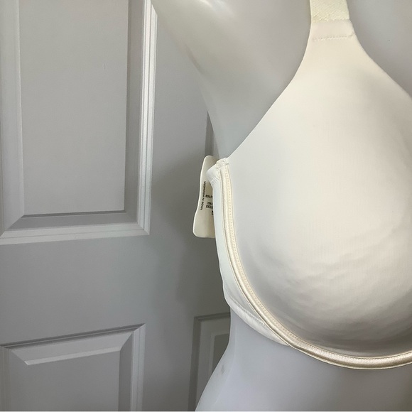 Vanity Fair Cream Full Coverage Bra with Molded Cups 44 C - Picture 3 of 7